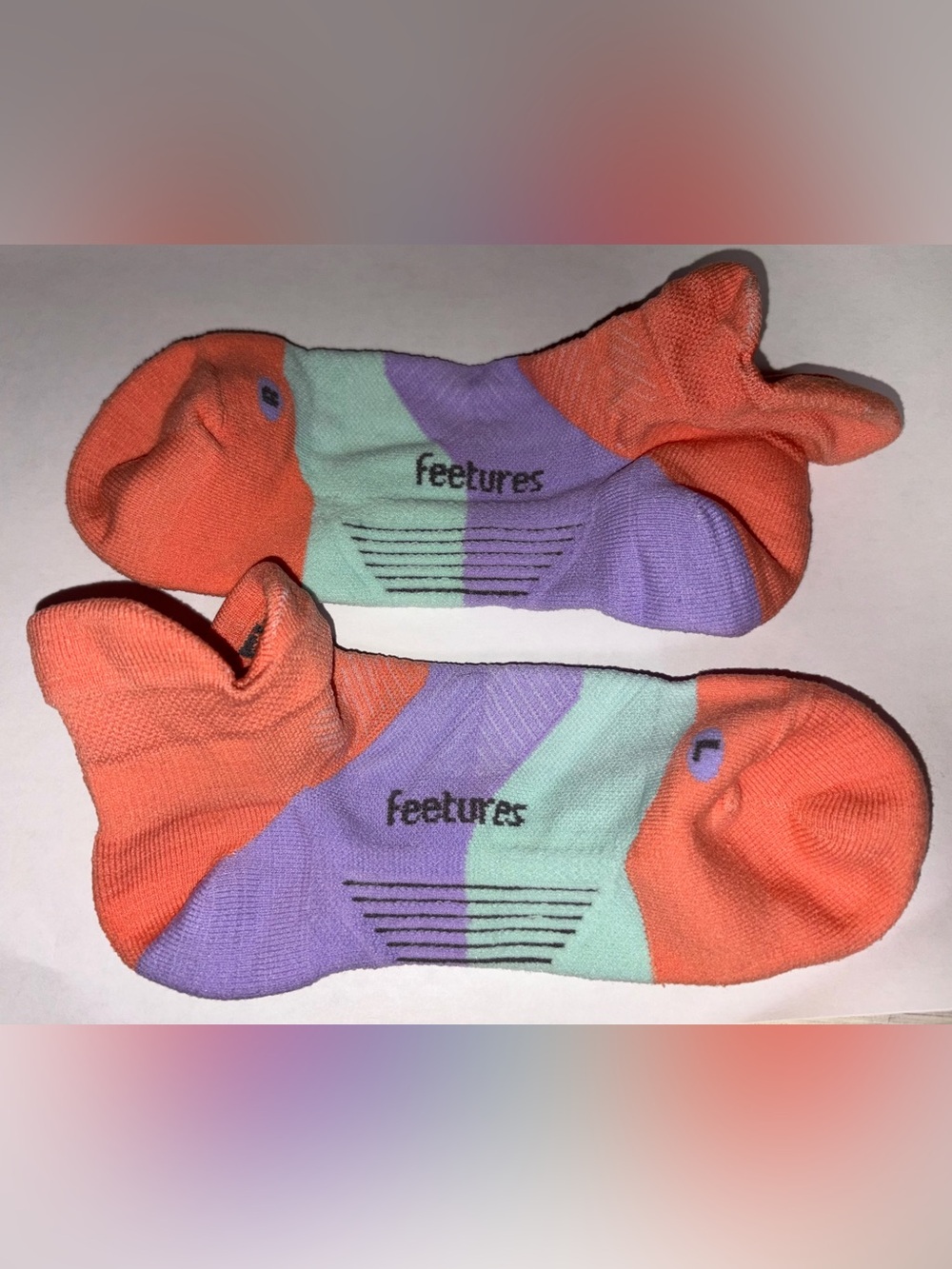 Feetures Elite Light Cushion No Show Tab Socks Pop Off Peach Women’s M